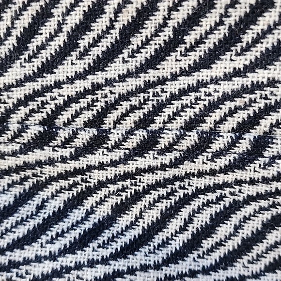 Elegant Black and White Women's Dress - Picture 11 of 11